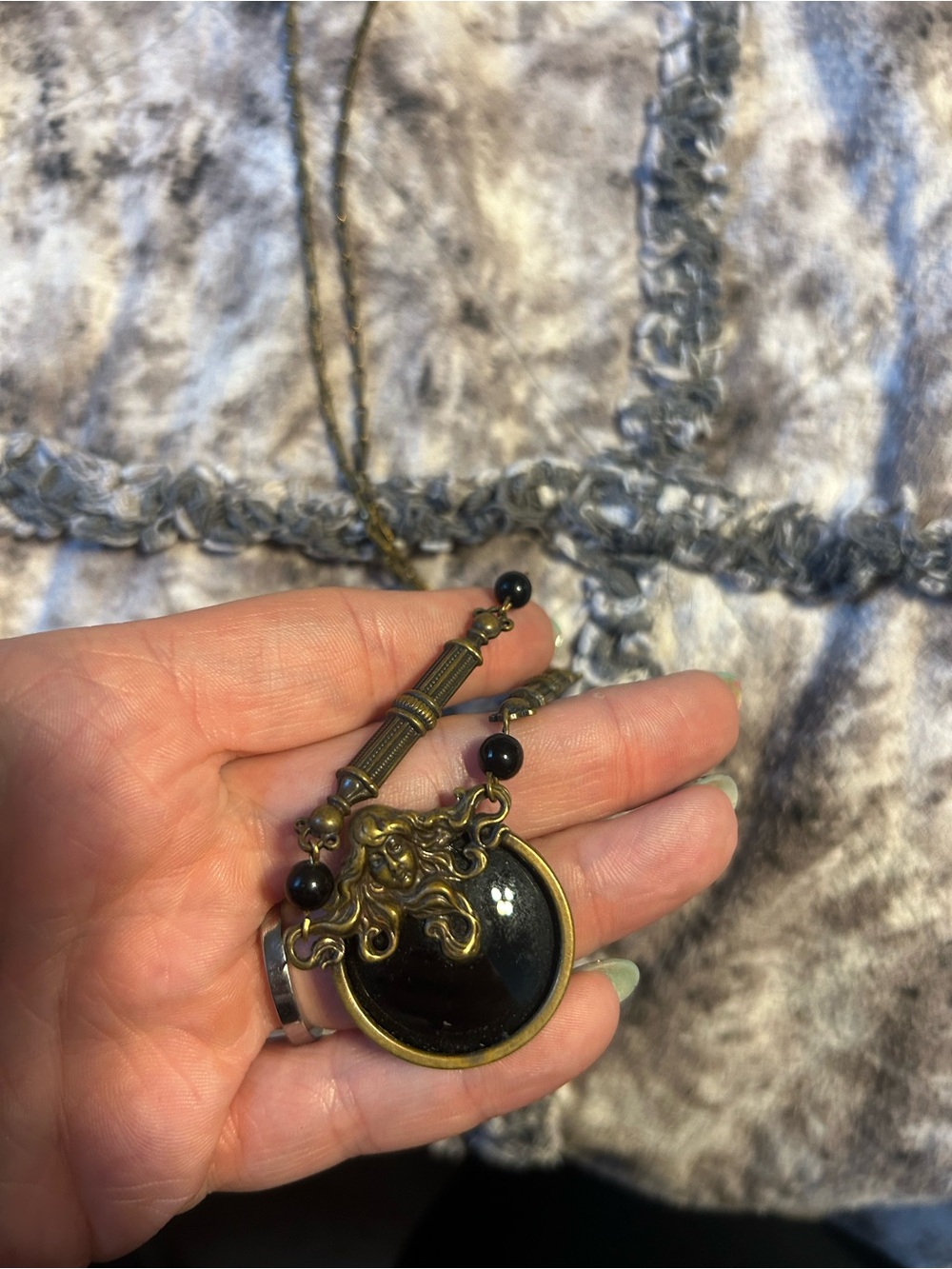 Pididdly Links Vintage-Inspired Black Stone Pendant Necklace - Women Jewelry